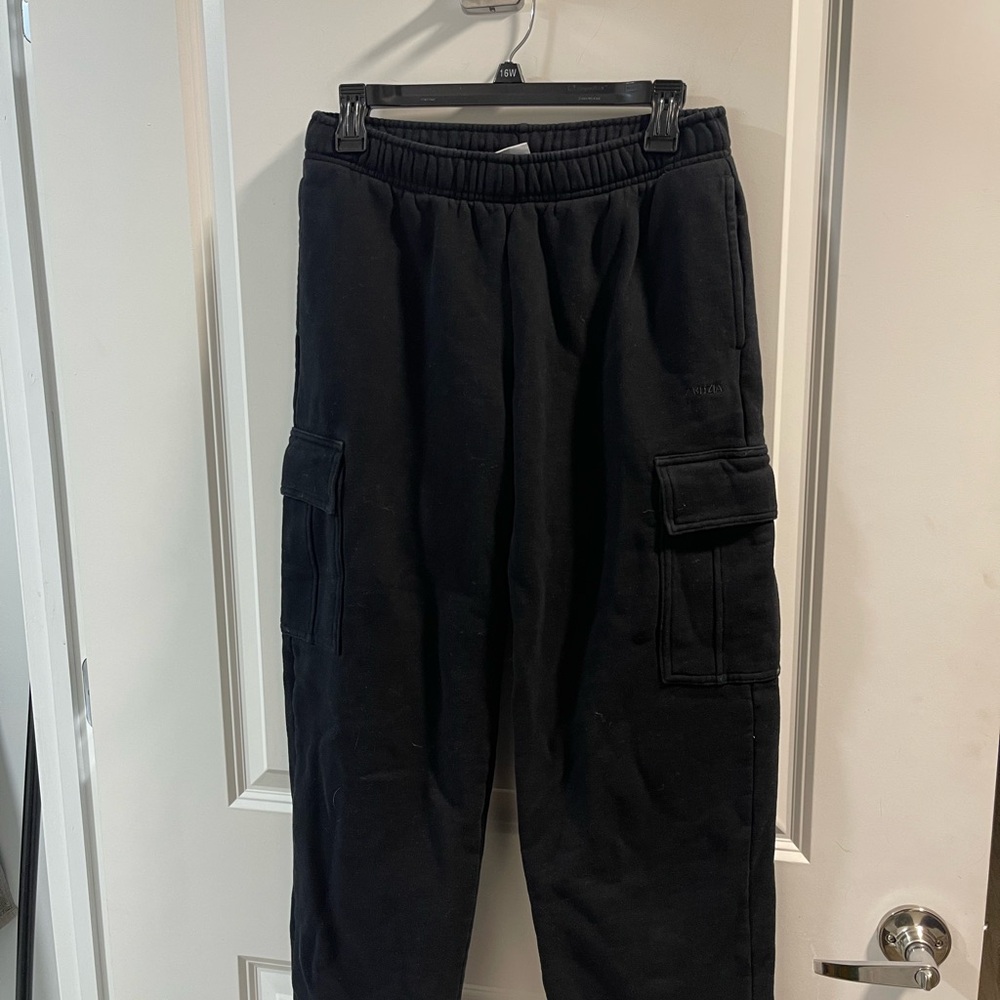 Aritzia Men's Black Cargo Pants Size Small Made In Vietnam
